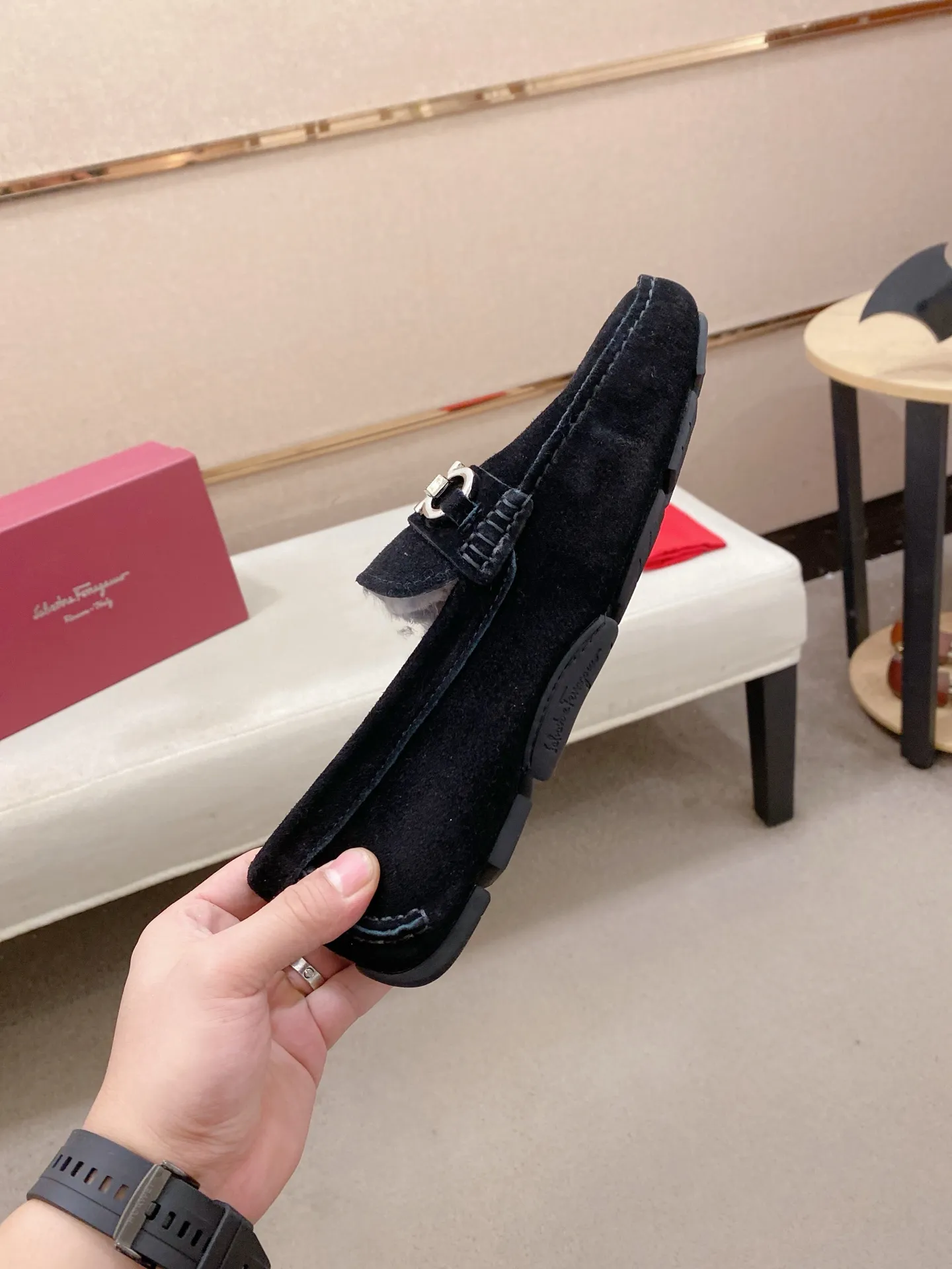 Factory price: 540💰High-end quality! Ferragamo🆕🆕Exclusive hot-selling products in stock🔥🔥New products on the shelves, high-quality Ferragamo men's pea shoes, high-end casual driving shoes, with complete packaging! 💪 💪 Material: imported suede cowhide 🐂 + imported high-quality wool lining + wear-resistant outsole 👍🏻👍🏻 Features: high-end and comfortable, purely handmade 🚀 🚀 Create the perfect shoes that suit you best 🔥 🔥 Size: (38-44) 45 standard size can be customized!